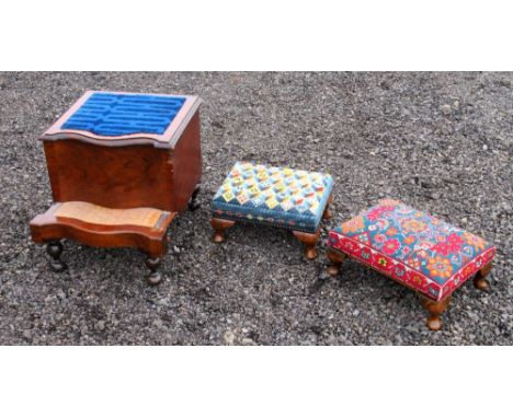 VICTORIAN WALNUT STEP COMMODE WITH A SERPENTINE FRONT, HINGED TOP AND SLIDING FOOTREST, ON TURNED FEET (43cm x 44cm x 41cm) A