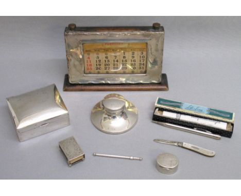 CAPSTAN INKWELL WITH CERAMIC LINER BY W N LTD, BIRMINGHAM 1929 (DIA: 9cm), SILVER MOUNTED DESK CALENDAR, RECTANGULAR CIGARETT