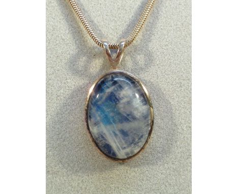 A LABRADORITE OVAL SHAPED PENDANT AND A PAIR OF DROP EARRINGS SET IN SILVER STAMPED 925 TOGETHER WITH A SILVER SNAKE CHAIN NE