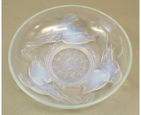 FRENCH EZAN CIRCULAR OPALESCENT GLASS BOWL WITH THREE PAIRS OF NESTING FINCHES (DIA: 25cm)