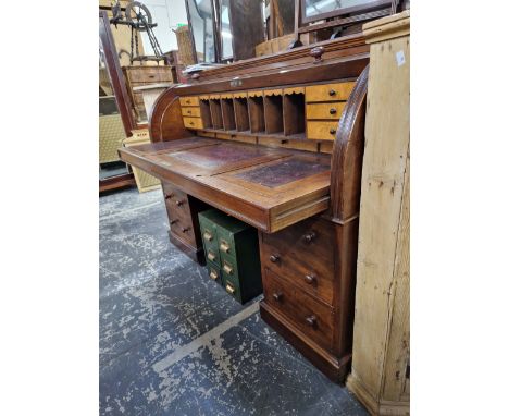 A VICTORIAN MAHOGANY CYLINDER TOP PEDESTAL DESK. 118 x 149 x 70 cm