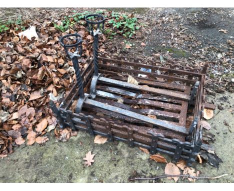 A WROUGHT IRON FIRE GRATE AND DOGS. 