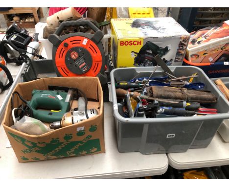 A EXTENSIVE COLLECTION OF VARIOUS WORKSHOP AND GARDEN SMALL TOOLS, A BOSCH CIRCULAR SAW ETC.