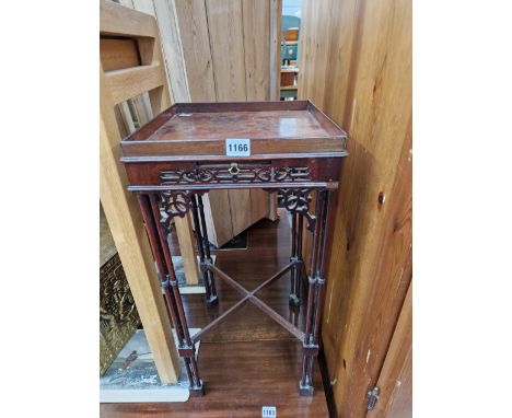 A CHIPPENDALE STYLE MAHOGANY KETTLE STAND.