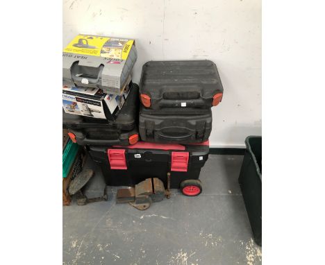 A LARGE TROLLEY TOOL BOX AND CONTENTS, VARIOUS POWER TOOLS INCLUDING DEWALT, POWER CRAFT, BLACK AND DECKER, ETC. 