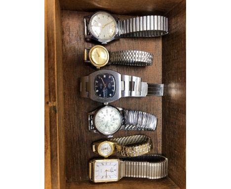 A QUANTITY OF VINTAGE WRISTWATCHES TO INCLUDE ROTARY, ORIS, SMITHS, LORUS AND A CHANCELLOR CONTAINED IN A WOODEN BOX