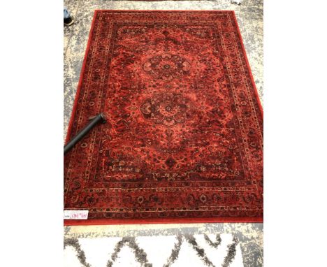 A MACHINE MADE PERSIAN PATTERN CARPET 199 X 140CMS, AND A MODERN DEEP PILE RUG. 162 X 120CMS. 
