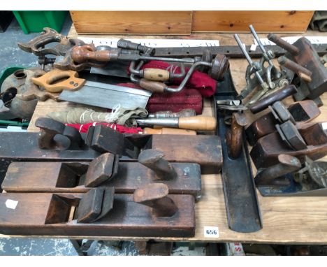 A RECORD NUMBER SEVEN PLANE, A NUMBER FOUR AND HALF, A STANEY NUMBER FORTY FIVE, VARIOUS TENON SAWS, MORTICE CHISELS AND A SA