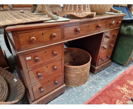 A GOOD QUALITY VICTORIAN MAHOGNAY TWIN PEDESTAL DESK STAMPED WILLSON. 76 x 122 x 65 cm