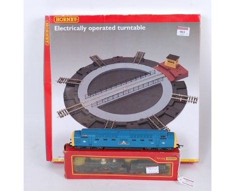 A Hornby R070 electrically operated turntable (G,BG), R354 GWR 'Lord of the Isles' 4-2-2 (G,BP) and a Lima Deltic Co-Co diese