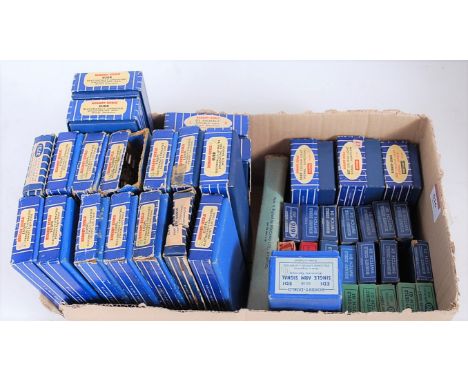 Box containing E86, 2x E87 Hornby Dublo colour light signals (G-BG), LED1, D1 and D2 signals (G-BG), 13 electrically operated
