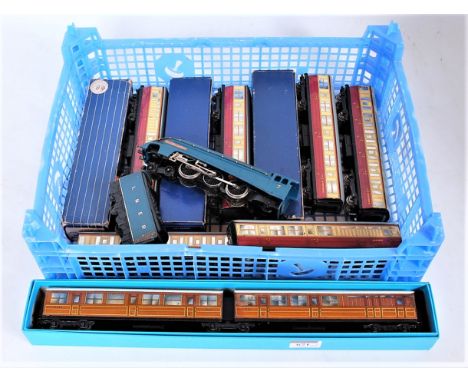 A Hornby Dublo 3-rail LNER blue 'Sir Nigel Gresley' engine and tender (F-G) teak articulated 3rd/brake 3rd corrosion to coach