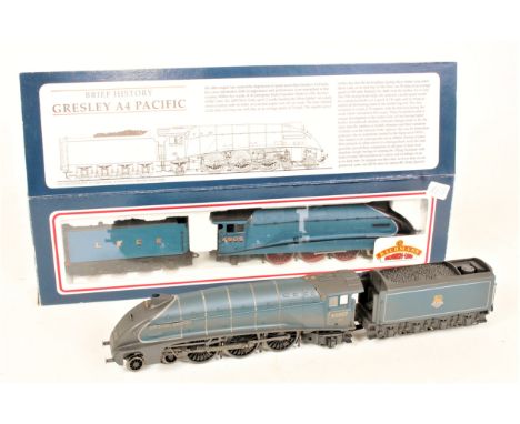 Bachmann 00 Gauge Boxed A4 Locomotive Group, 2 boxed examples, to include No.31-954A No.60007 Sir Nigel Gresley BR Blue "Weat
