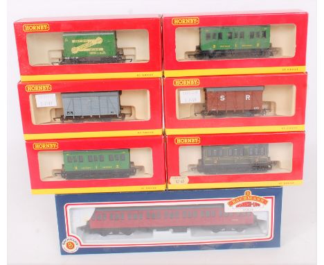 9 Hornby wagons including 3x R4121 Southern 4 wheel coaches (GNM-BGNM), Wrenn green horsebox Foxhunter Championship (G-BG), 4
