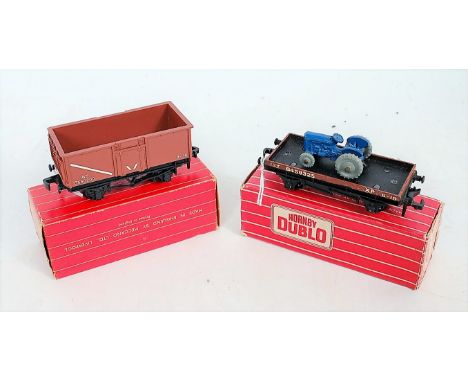 Hornby Dublo 4649 low-sided wagon with tractor (NM-BG) and 4656 16 ton (brown) mineral wagon (NM-BNM)