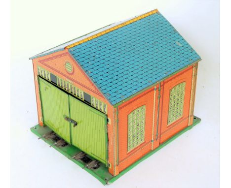 Hornby 1935-41 No. 1A (c/w) engine shed with green base, yellow ridge tiles, inside of doors plain, crease to L/H door, paint