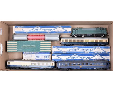 A Hornby-Acho SNCF 638 Bo-Bo electric No. BB16009 (G, no box) with 2 No. 7448 Rheingold Panorama coaches, 3 No. 7447 DSG dini