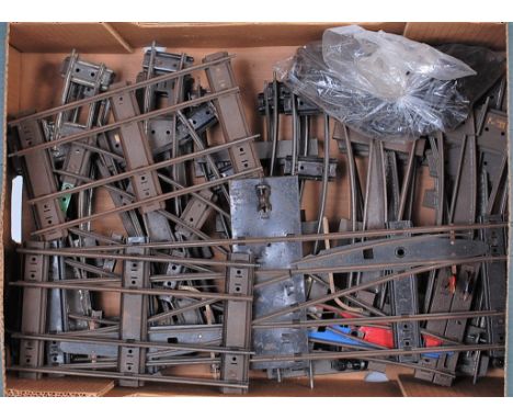 A large tray of Hornby c/w track including 6x 2ft radius RH points, 7x 2ft radius L/H points, L/H and R/H parallel points, 2x