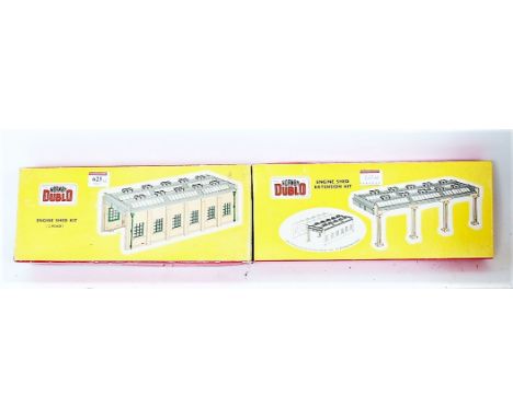 A Hornby Dublo 5005 plastic engine shed kit and 5006 extension kit, both unused and appear complete, both in red/yellow boxes