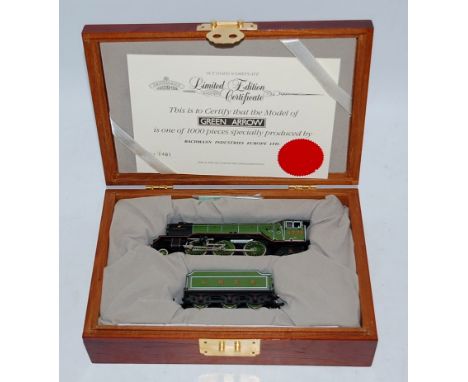 Bachmann Presentation Model of a Green Arrow, LNER Green with No.4771 to cab sides, 6 wheel tender, with 9ct Gold Name Plate,