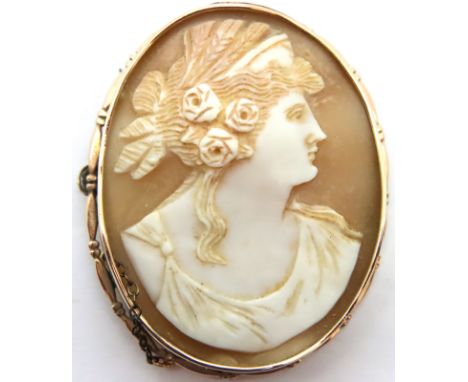 9ct gold cameo brooch, 13.4g. P&amp;P Group 1 (£14+VAT for the first lot and £1+VAT for subsequent lots) 