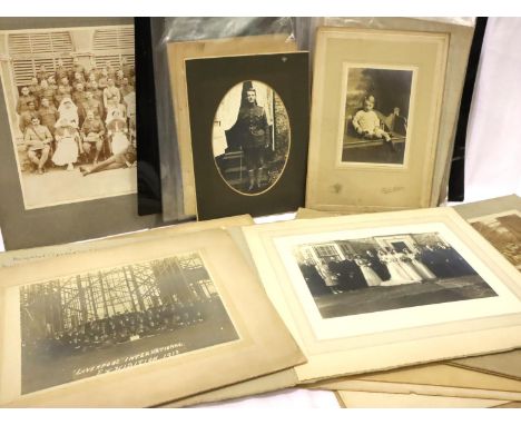 Collection of monochrome early 20th Century photographs. P&amp;P Group 1 (£14+VAT for the first lot and £1+VAT for subsequent