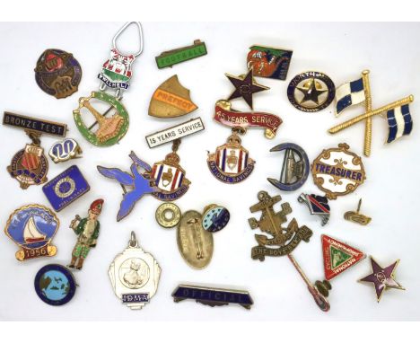 Mixed enamel badges including a Printing Union example. P&amp;P Group 1 (£14+VAT for the first lot and £1+VAT for subsequent 