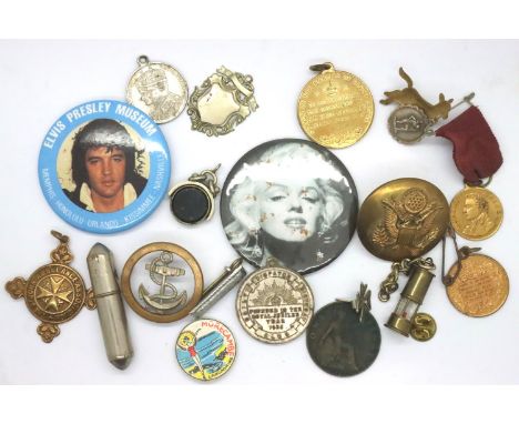 Mixed Coronation medallions and badges. P&amp;P Group 1 (£14+VAT for the first lot and £1+VAT for subsequent lots) 