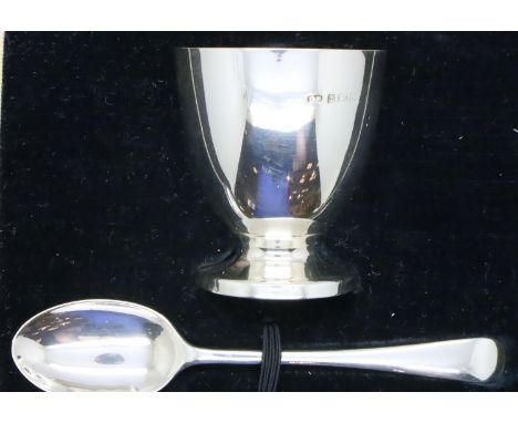 Cased hallmarked silver Christening egg cup and spoon. P&amp;P Group 2 (£18+VAT for the first lot and £3+VAT for subsequent l