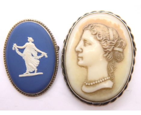 Silver mounted cameo and Wedgwood brooches. P&amp;P Group 1 (£14+VAT for the first lot and £1+VAT for subsequent lots) 