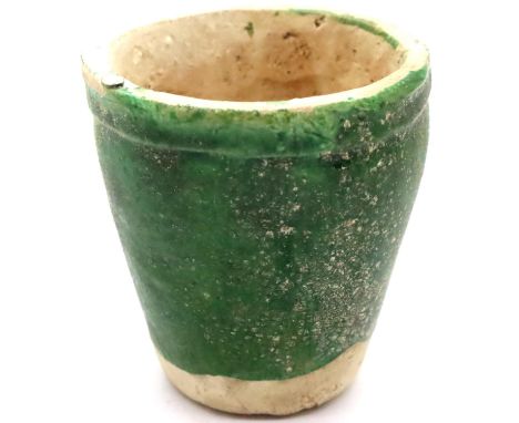 Chinese Ming Dynasty green glazed beaker, H: 81 mm. P&amp;P Group 2 (£18+VAT for the first lot and £3+VAT for subsequent lots