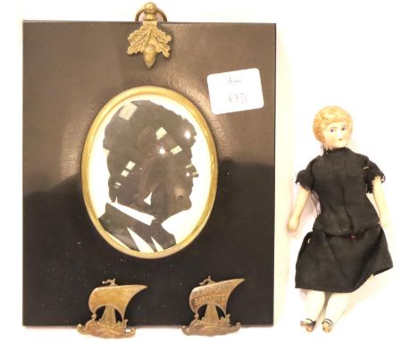 A Victorian silhouette miniature porcelain doll (A/F) and two Crawfords biscuit badges. P&amp;P Group 2 (£18+VAT for the firs