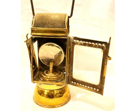 Antique brass lamp with reflector, lacking one side panel. P&amp;P Group 3 (£25+VAT for the first lot and £5+VAT for subseque