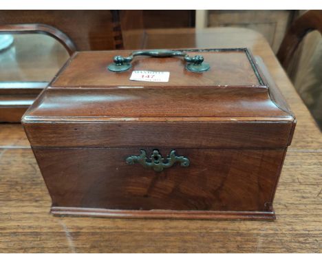 A Georgian mahogany caddy box with 3 internal divisions 