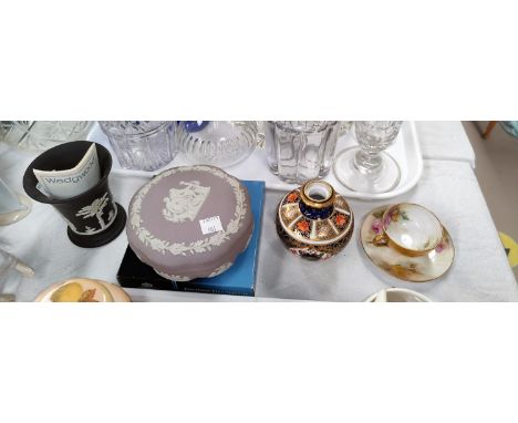 A Royal Crown Derby japan pattern vase; a Royal Worcester hand painted coffee cup and saucer; 2 pieces of Jasperware.&nbsp;&n