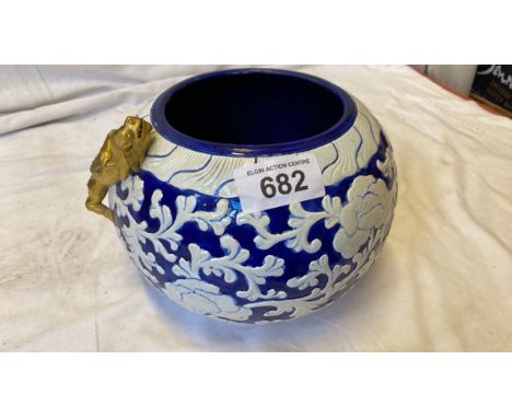  Sale Item:    LIZARD BLUE &amp; WHITE BOWL (AF)   Vat Status:   No Vat   Buyers Premium:  This lot is subject to a Buyers Pr