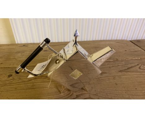  Sale Item:    D &amp; C DRESSER TEAPOT   Vat Status:   No Vat   Buyers Premium:  This lot is subject to a Buyers Premium of 