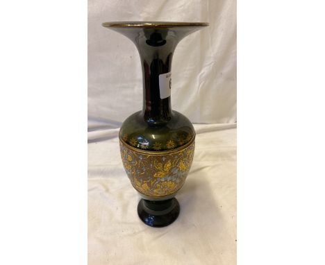  Sale Item:    ROYAL DOULTON VASE   Vat Status:   No Vat   Buyers Premium:  This lot is subject to a Buyers Premium of 15% + 