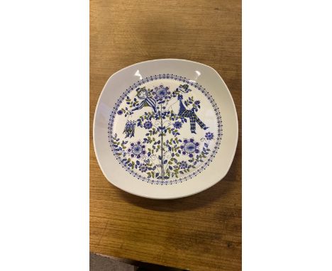  Sale Item:    TURI-DESIGN LOTTE FF NORWAY DISH   Vat Status:   No Vat   Buyers Premium:  This lot is subject to a Buyers Pre