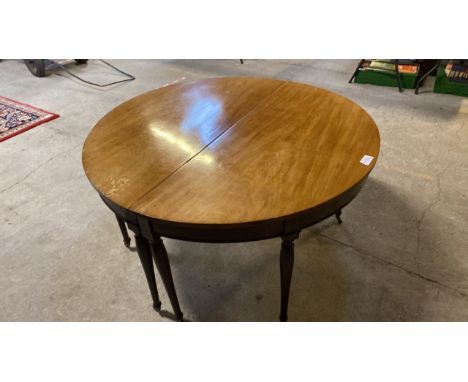  Sale Item:    MAHOGANY 2 PCE DINING TABLE (AF)   Vat Status:   No Vat   Buyers Premium:  This lot is subject to a Buyers Pre