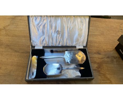  Sale Item:    CASED SILVER BRUSH SET   Vat Status:   No Vat   Buyers Premium:  This lot is subject to a Buyers Premium of 15