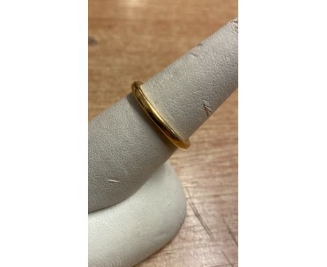  Sale Item:    SIZE P 18CT GOLD RING   Vat Status:   No Vat   Buyers Premium:  This lot is subject to a Buyers Premium of 15%