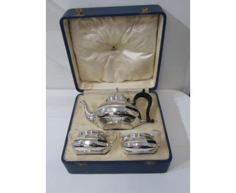 ASPREY, 3 piece silver octagonal bodied tea service, in presentation case, ebonised handle, Sheffield 1928, 883 grams inclusi