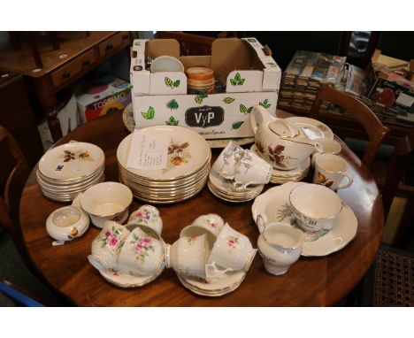Alfred Meakin Flight Pattern Tea and Dinner service with assorted ceramics 