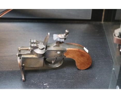 Dunhill Tinder Pistol Lighter Patent 592139 