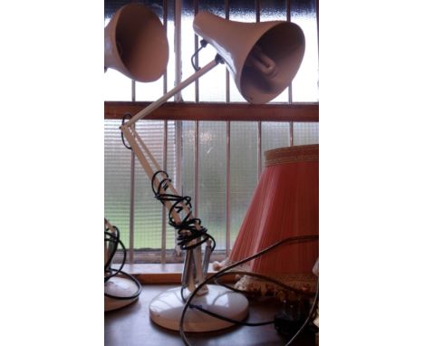 An anglepoise lamp
