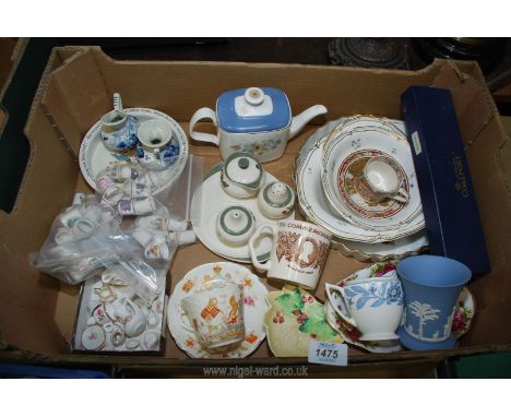 A quantity of china including Carltonware leaf dish, Bunnykins plate, Evesham flan dish, Wedgwood 'Covent garden' cruet set o