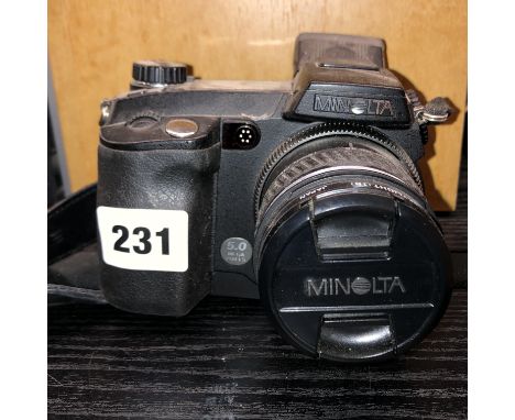 MINOLTA 7X ZOOM DIGITAL CAMERA