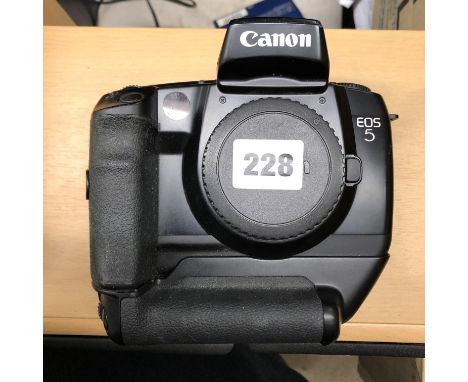 CANON EOS 5 DIGITAL CAMERA