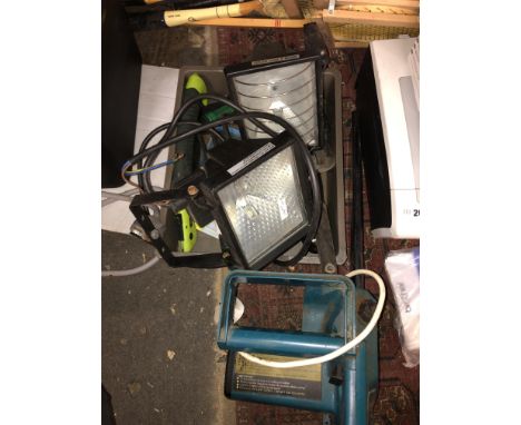 TWO PIR OUTDOOR LIGHTS, SMALL BLACK AND DECKER CHAINSAW AND A SELECTION OF GARDEN TOOLS INCLUDING SPRAY HOSE ATTACHMENTS 
